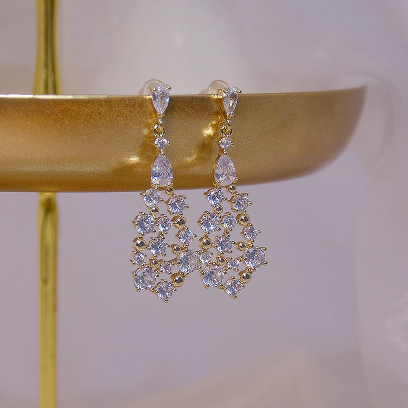 

Ins Hot Sale Romantic Delicate Jewelry Cubic Zircon CZ Waterdrop Stud Earrings for Women 14k Gold Plated Earrings