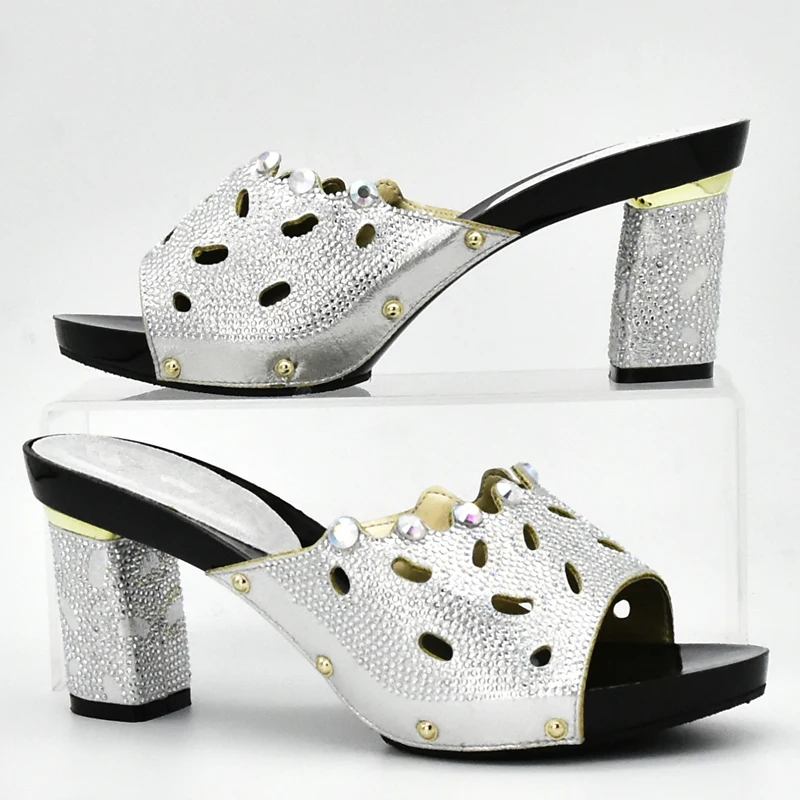 Туфли на высоком каблуке украшенные искусственными камнями Новые итальянские