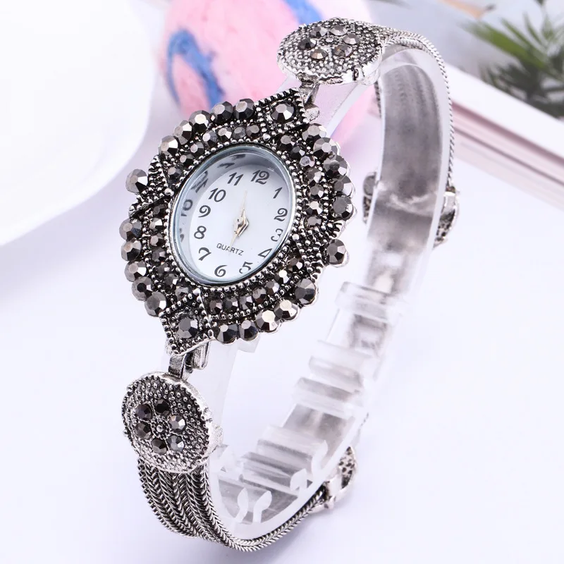

MREURIO Women's Wristwatches Western Vintage Style Silver Plated Bracelet Watch for Female Fashion Retro Classic Oval Clock