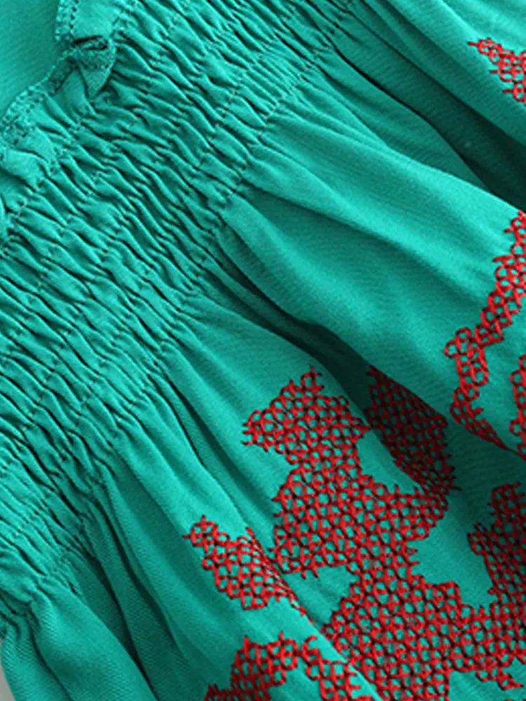 

The new summer vintage folk style travel holiday embroidered dress Bohemian island beach dress loose oversize dress