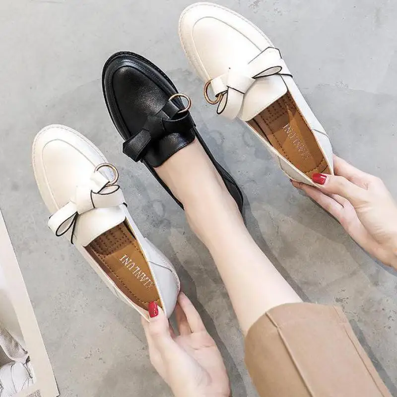 Женские кожаные туфли на плоской подошве лоферы платформе повседневные черные