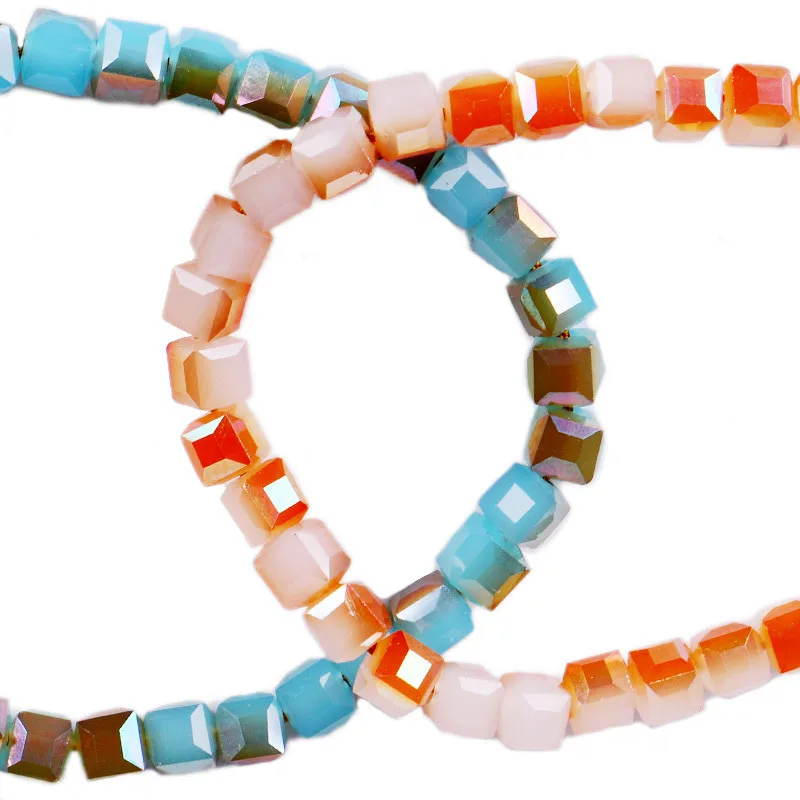 Браслет ручной работы украшенный кристаллами в виде бусин для дружбы цветной