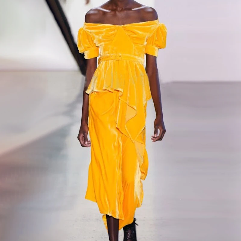 Женский бархатный костюм TWOTWINSTYLE комплект из двух предметов рубашка с вырезом