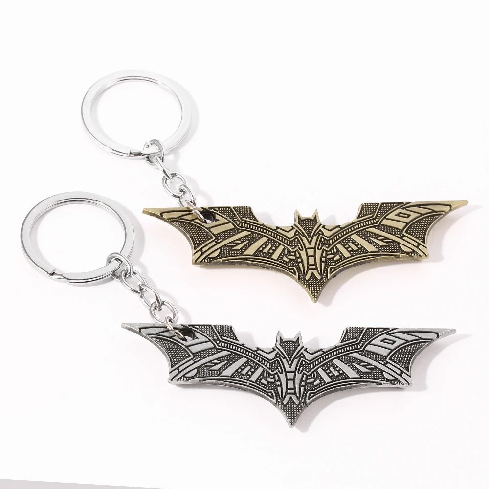 Брелок с подвеской летучая мышь в виде супергероя |