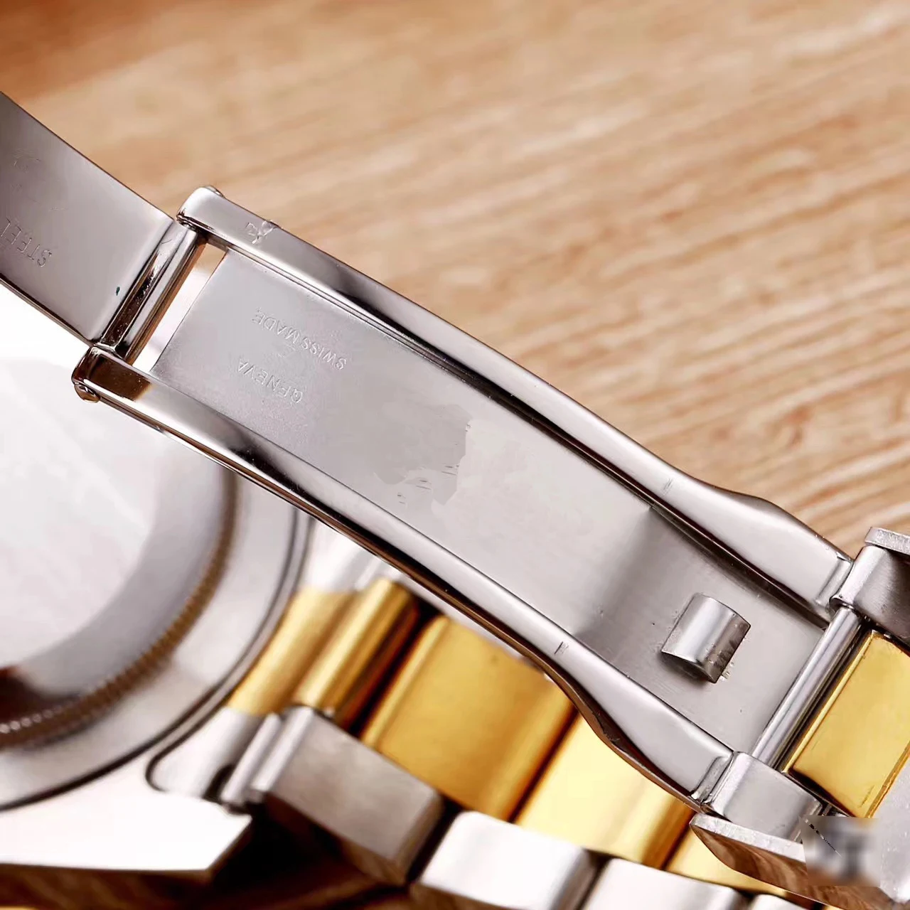 

Classic New Men Automatic Mechanical Silver Yellow Gold Diamonds Rainbow Blue Green Stainless Steel Sapphire Watch