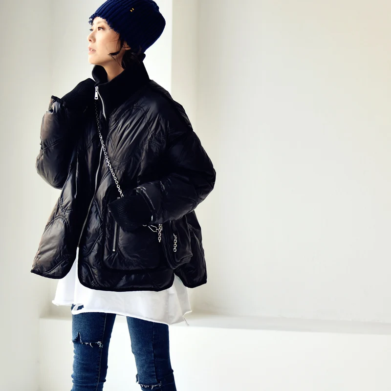 Ассиметричный пуховик с большими карманами и воротником-стойкой | Женская одежда