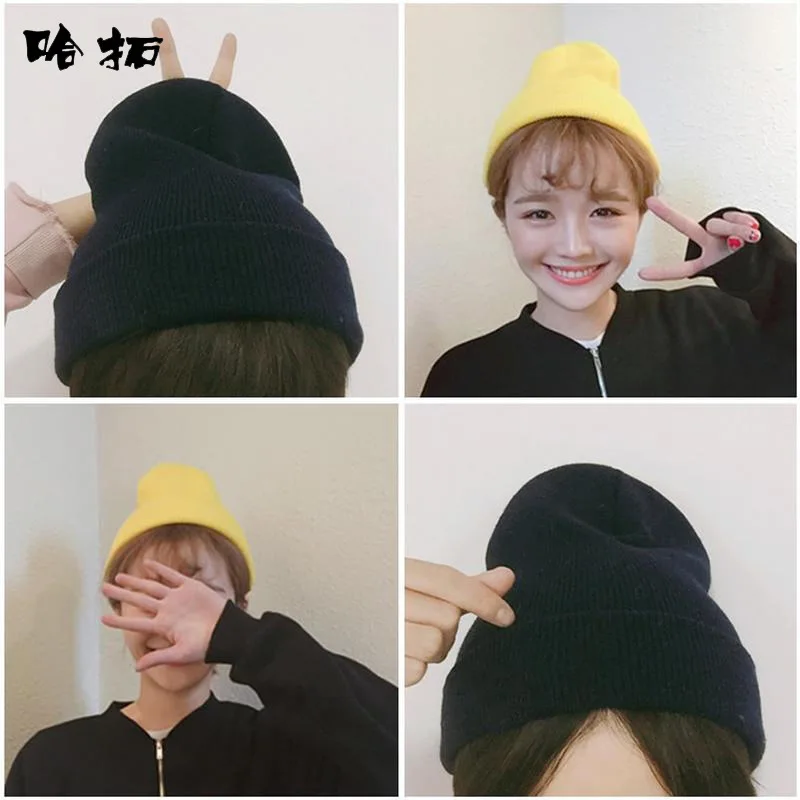 Однотонная шапка унисекс осенне зимняя мягкая теплая вязаная из смешанной