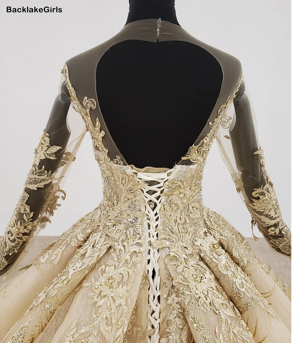 Свадебные платья цвета шампанского золотистого со шлейфом с круглым вырезом