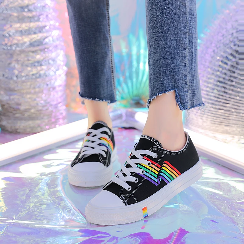 Кеды женские радужные Вулканизированная подошва на шнуровке удобные кроссовки