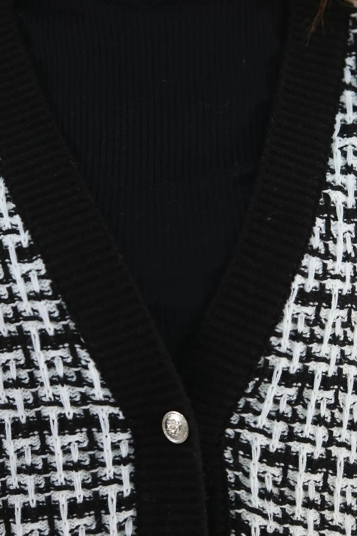 

Pockets Decorated Knitwear Cardigan Beyazsiyah