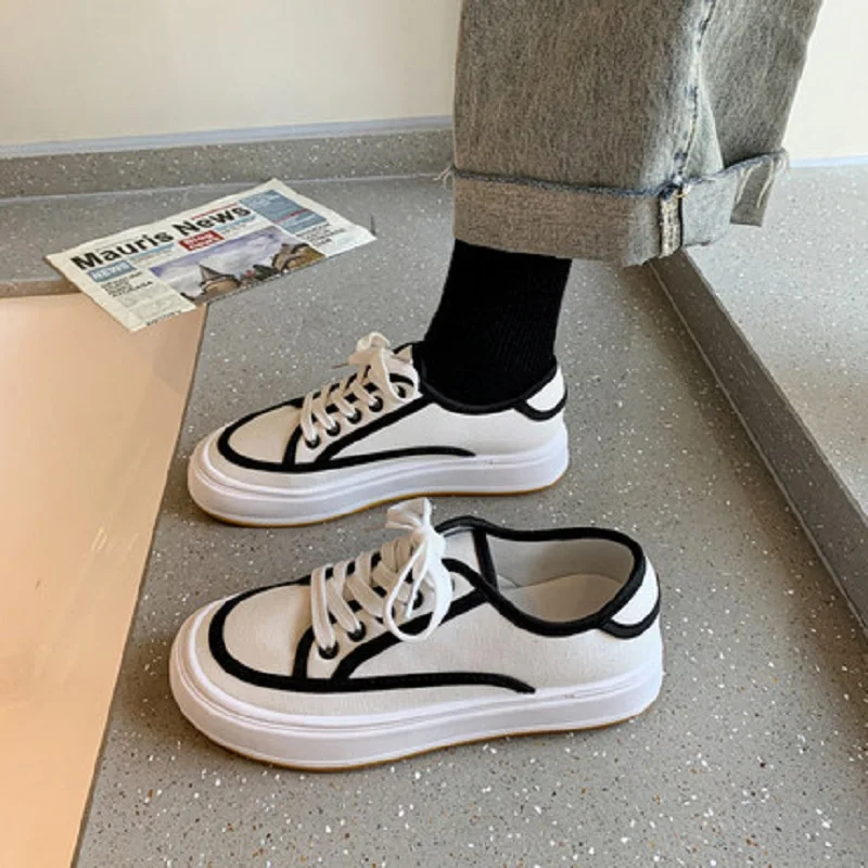 

Новые осенние женские белые туфли на толстой подошве со шнуровкой универсальные студенческие повседневные корейские парусиновые туфли