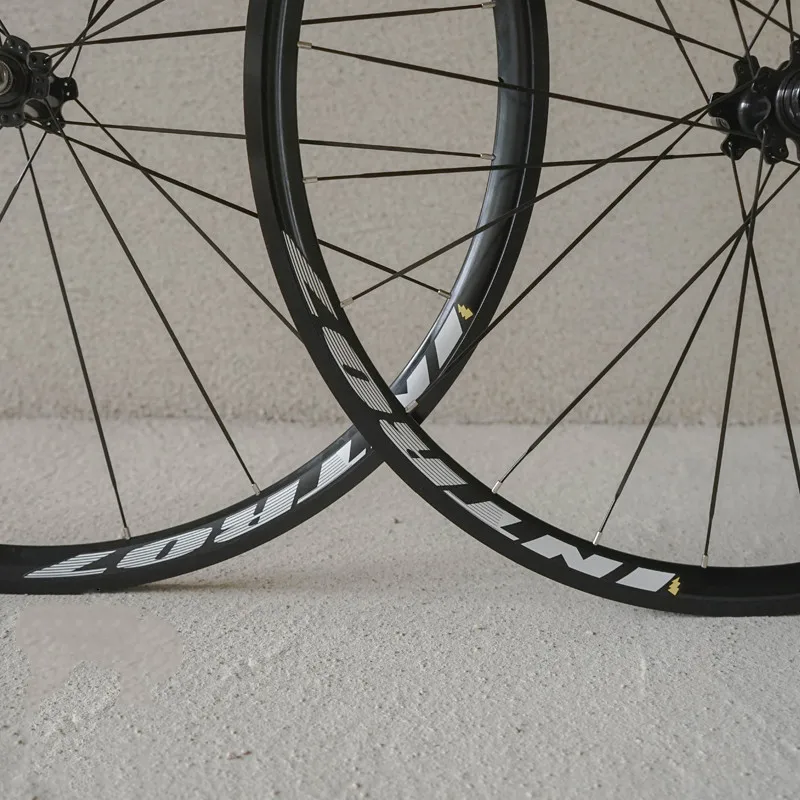 Односкоростные велосипедные колеса 700C высокопрочные гоночные плоские спицы со