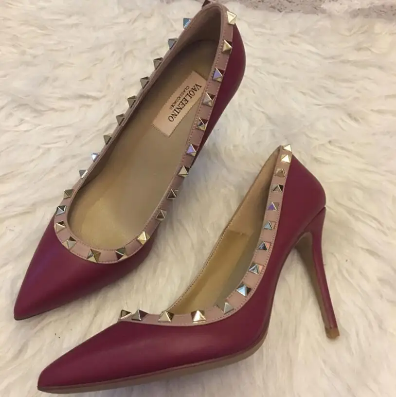 С заклепками с острым носком на высоком каблуке Классические туфли кожаным