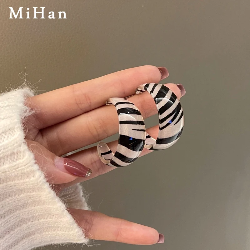 

Mihan 925 Silver Needle Women Jewelry Resin Hoop Earrings Vintage Temperament Zebra Texture Acrylic Earrings Girl Party Gift