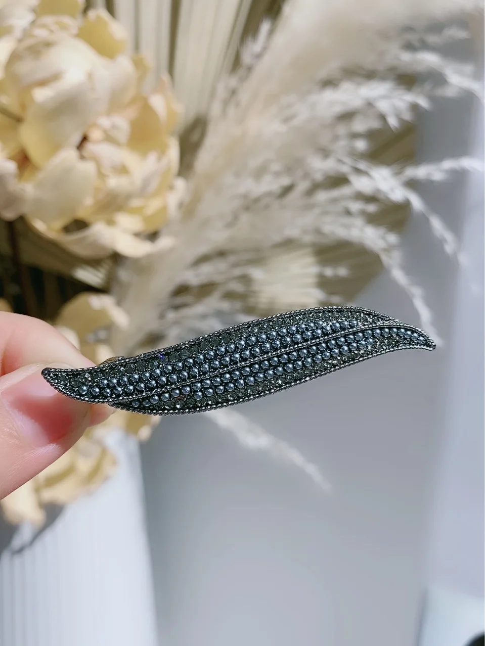 

The new black rice pearl spring clip 6 cm head hairpin han edition hair female model