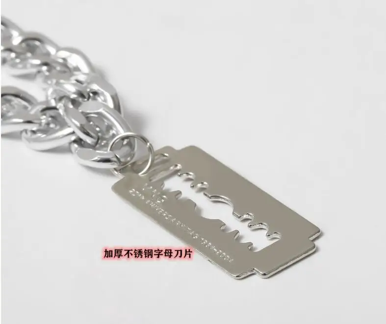 Ожерелье с кулоном в виде лезвия бабочки готическом стиле Массивное колье-чокер