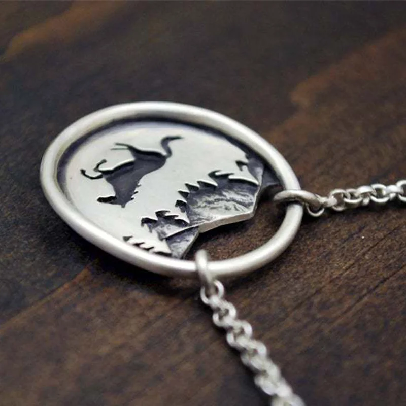 

Vintage Mountain Pine Horse Round Pendant Necklaces For Women Trendy Creative Fashion Female Jewelry Gift Classic Color Silve