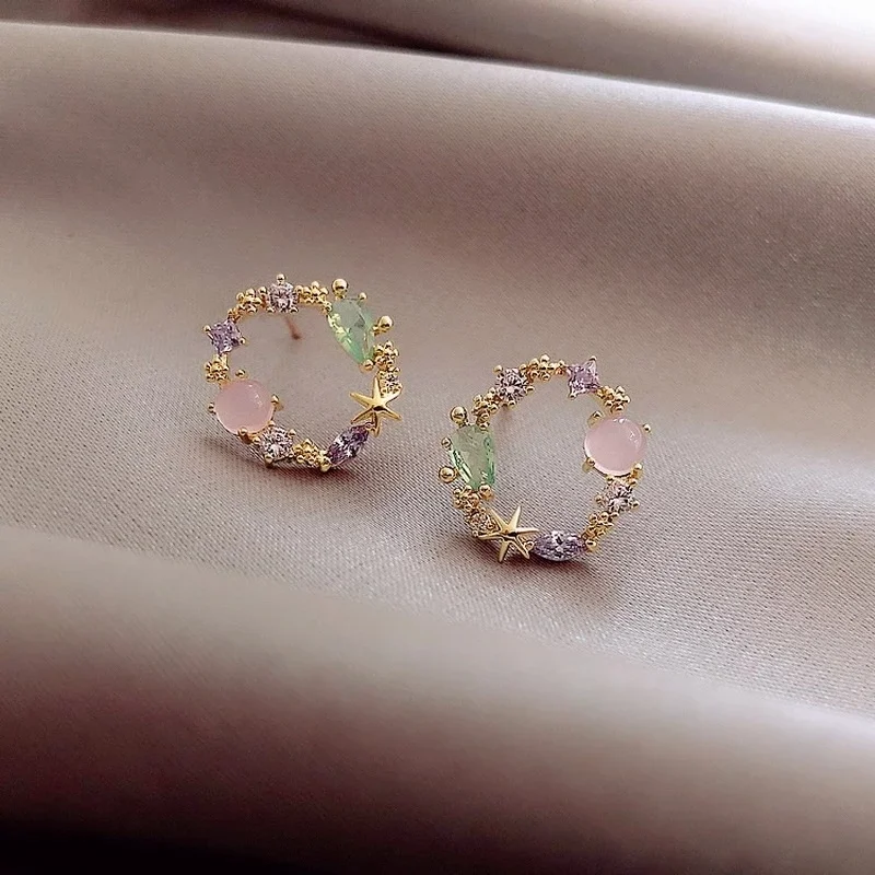 

Fashion Classic Round Pink Green Stud Earrings Sweet Wreath Jewelry Fashion Gifts for Women