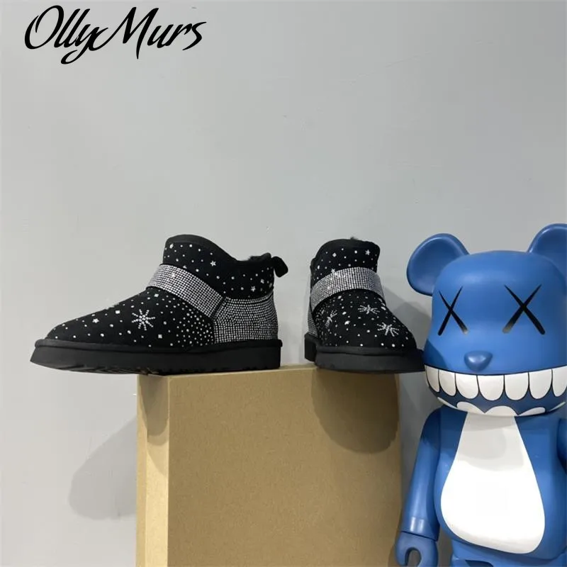 

Зимняя женская обувь на плоской подошве