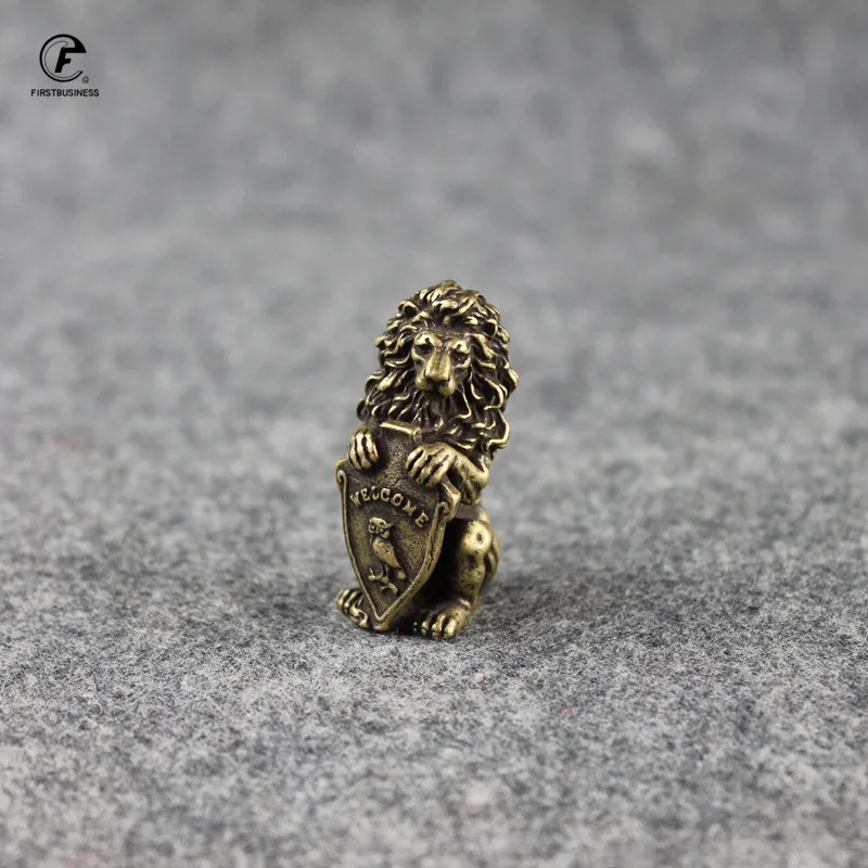 Твердый медный Лев брелок со щитом винтажная Подвеска из латуни металлические
