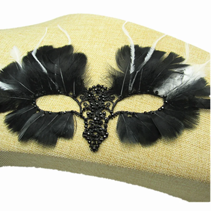 

2021 New Cruella Cosplay Feather Lace Women's Mask Sexy Dance Halloween Masquerade Party Gift