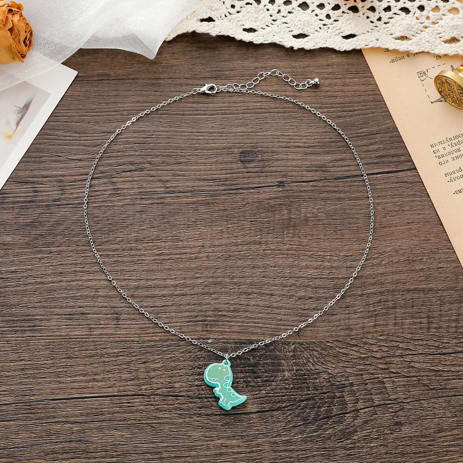 Акриловое ожерелье с цепочкой