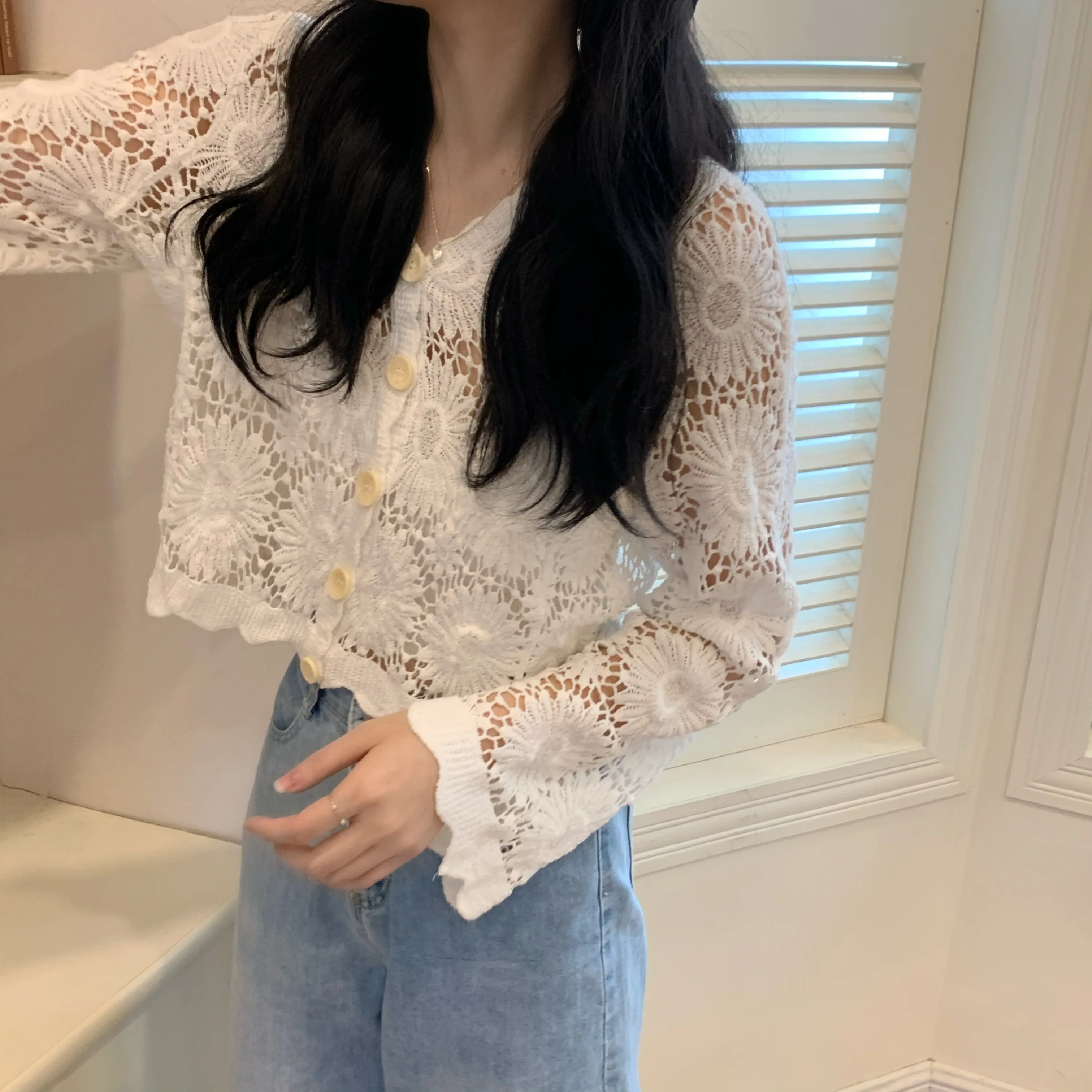 

Women Cardigan Design Hollow Out Single Breasted Loose-fitting Sweet Elegant All-match Cropped Sweaters Flare Sleeve Ulzzang Ins