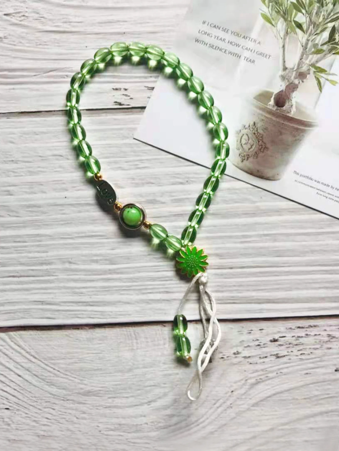 

Small Daisy Crystal Beads short creative woven mobile phone bead chain, hand-made acrylic rope lost, colorful smiling face