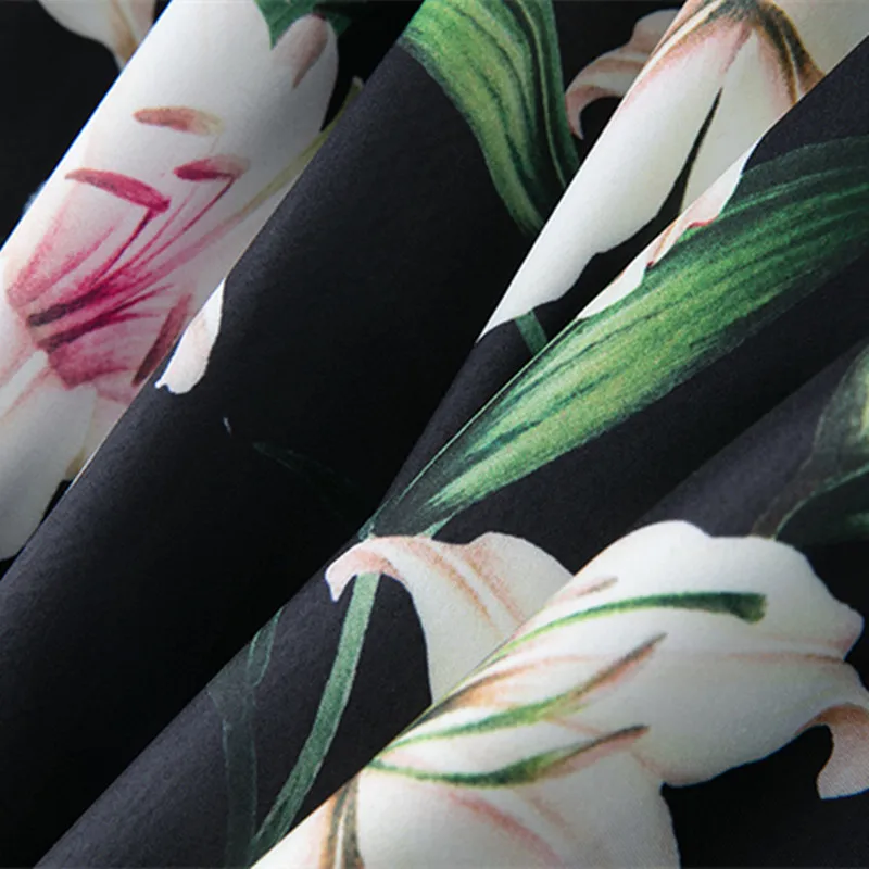 Женское модельное платье с цветочным принтом дизайнерское короткое открытыми