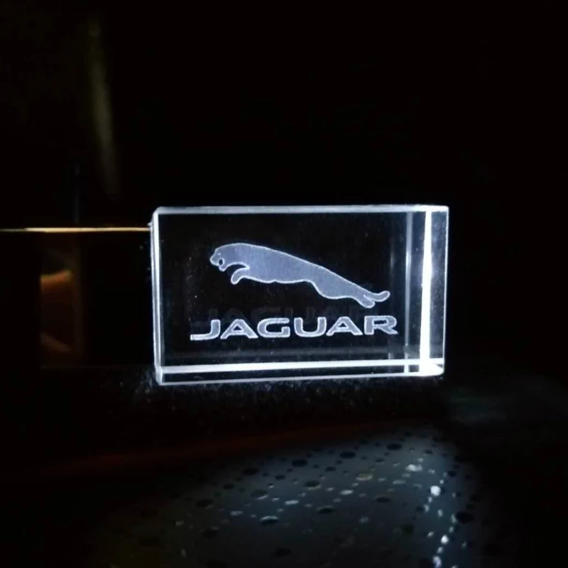 С украшением в виде кристаллов стекло с логотипом JAGUAR привод могут быть