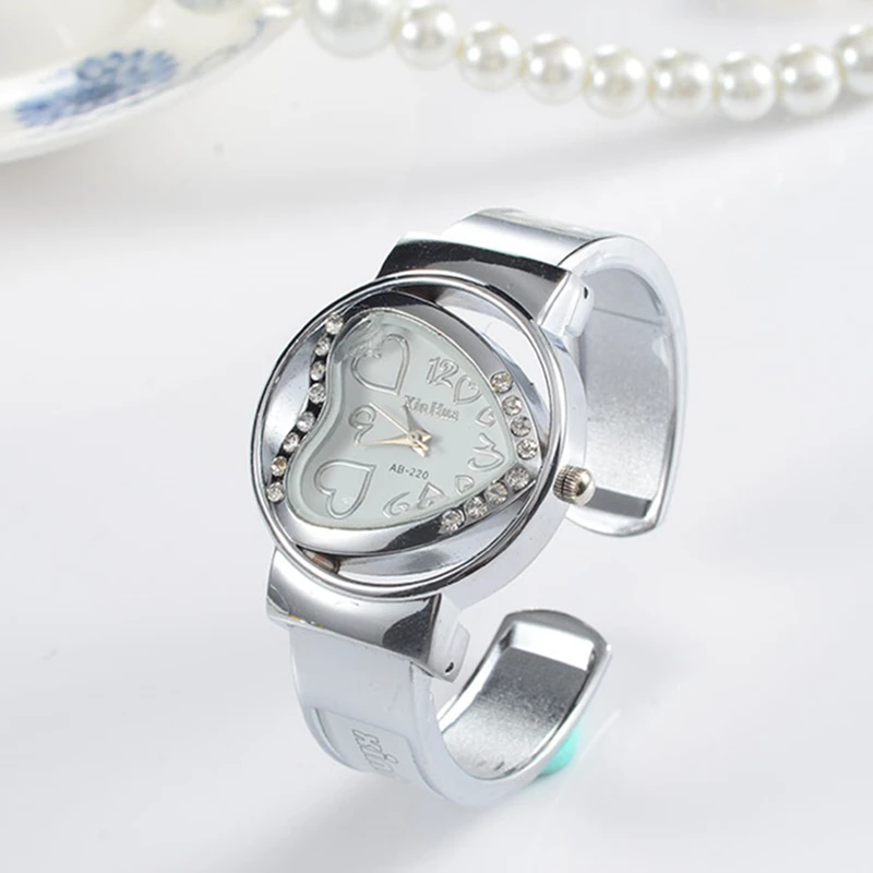 Часы наручные женские с сердечком роскошные стразы серебристые | Наручные часы