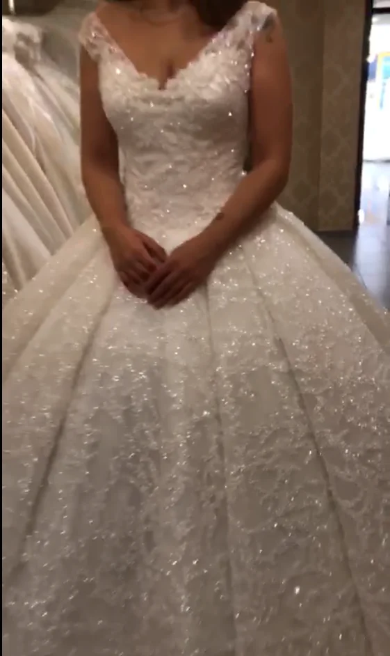 Бальное платье принцессы с V образным вырезом Пышное Платье большим шлейфом