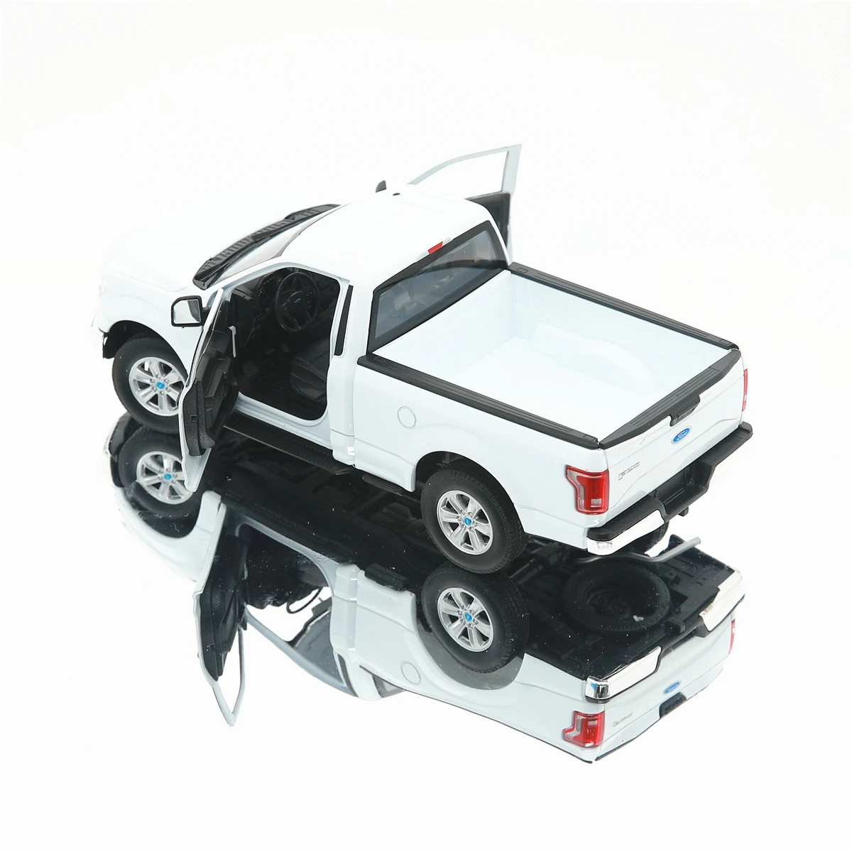 

Welly 1:24 2015 Ford F-150 Regular Cab Alloy Luxury Vehicle Diecast Pull Back Car Goods Model Toy Collection