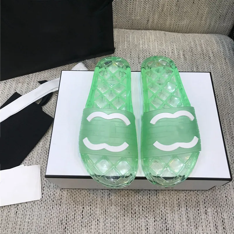 

Luxury Designer Shoes Spring And Summer New Jelly Transparent Crystal Slippers Travel Vacation Beach Chromatic Flat Slippers