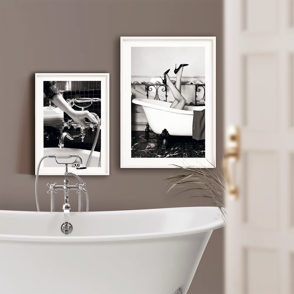

Fashion Sexy Woman Legs in Bathtub Art Print Black White Painting Poster Vintage Bathroom Wall Picture for Living room Decor