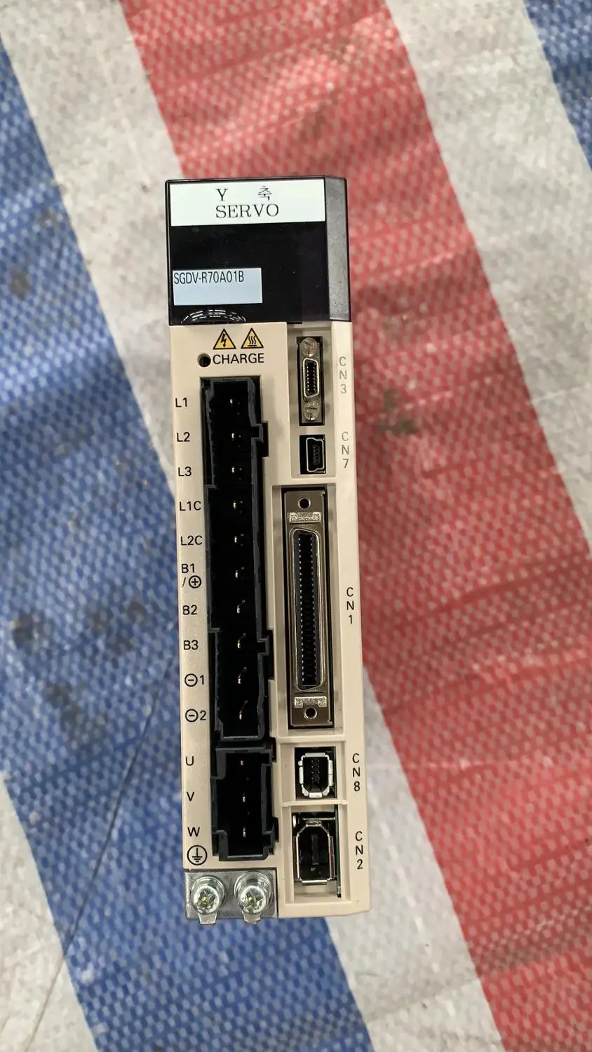 

YASKAWA SGDV-R70A01B/SGMJV-A5ADA2C 50W сервопривод и двигатель (гарантия качества и цена договорная)