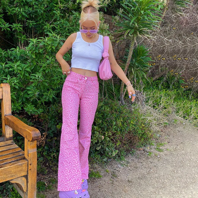 

Джинсы женские расклешенные с широкими штанинами и леопардовым принтом