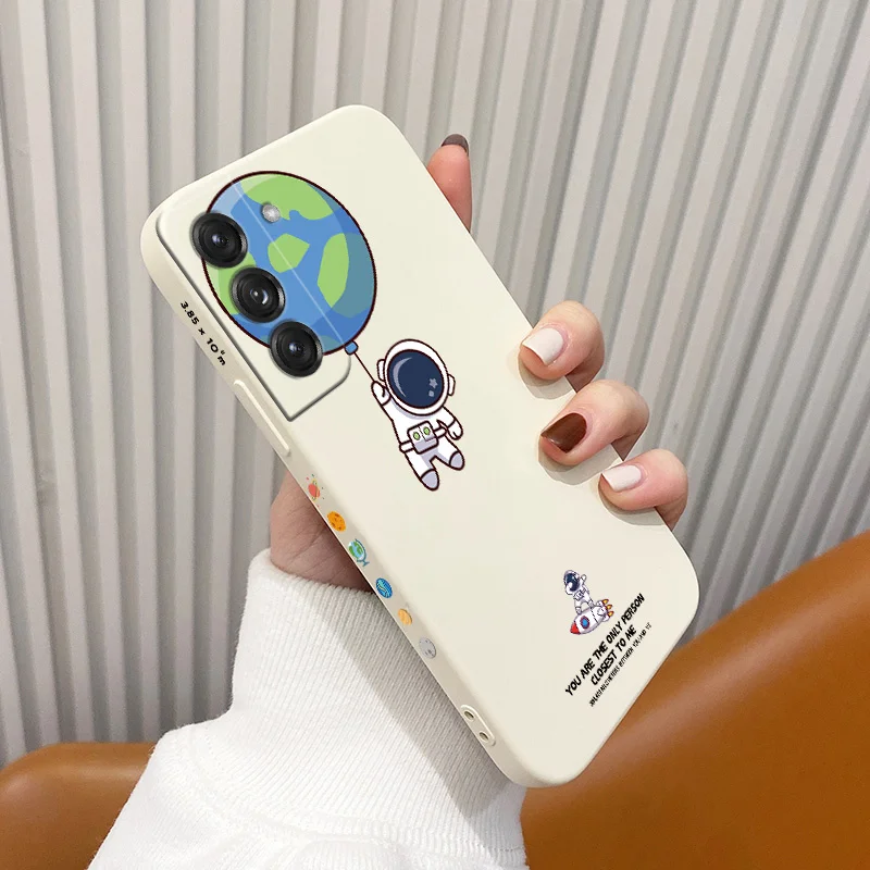 Flying Astronaut Phone Case For  Samsung Galaxy S22 S21 S20 FE S10 Note 20 10 Ultra Plus A72 A52 A32 A71 A51 A31 A21S Cover