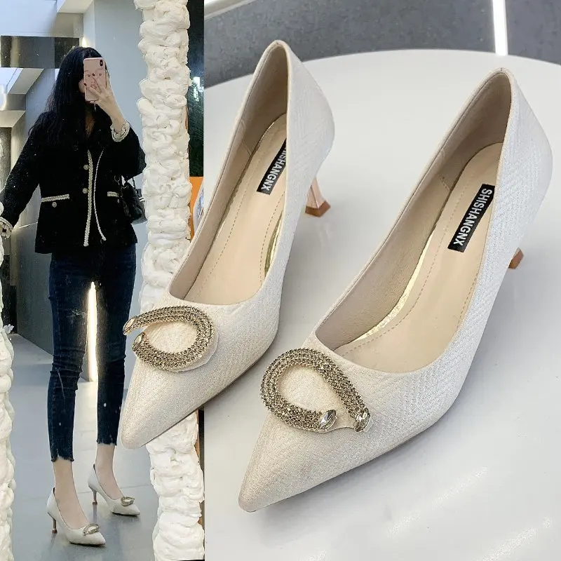 

2021 new fashion trendy pointed mid-heel solid color metal decorative ladies high heels 878