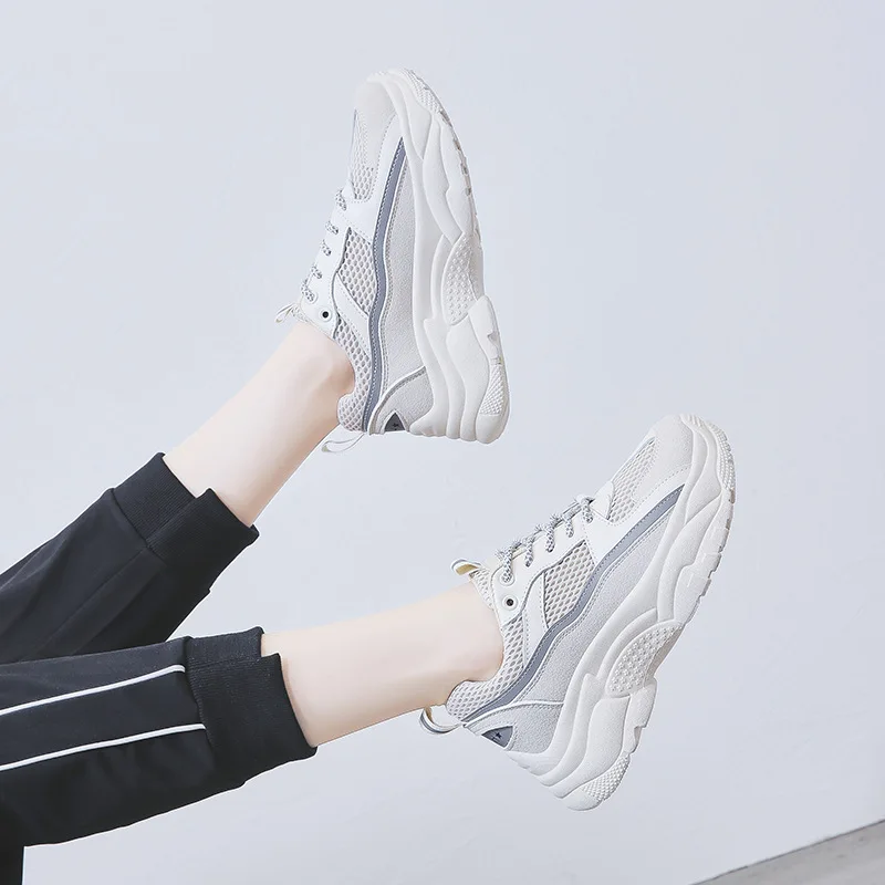 Кроссовки женские на массивной платформе дизайнерские модная отражающая обувь