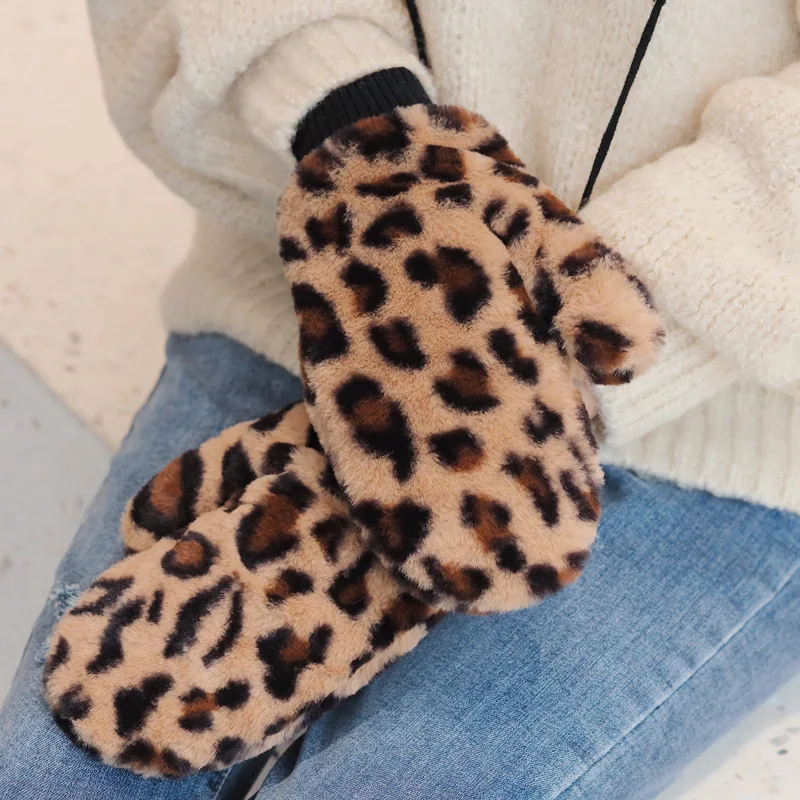 

Winter Women's Plush Warm Gloves. Warm and Windproof Plush Cute Gloves. Neck Hanging Gloves
