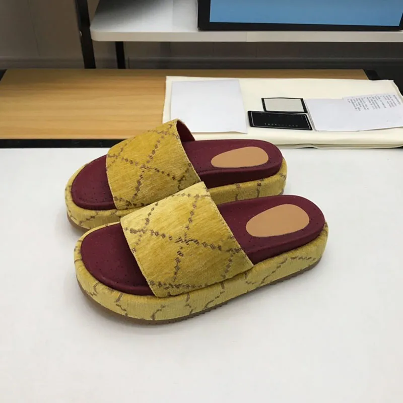 

2021 summer open-toed shoes sponge cake thick-soled flat-mouth star same paragraph non-slip drag women's printed shoes size35-46