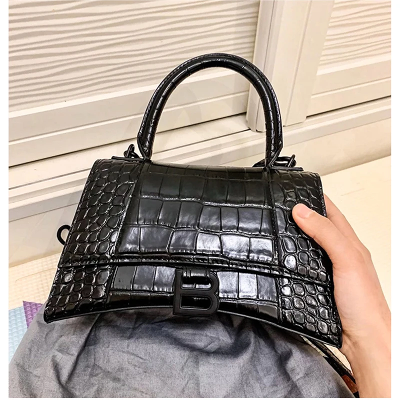 

2021 new luxury leather trendy crocodile pattern fashion portable hourglass bag B-buckle leather shoulder bag diagonal bag