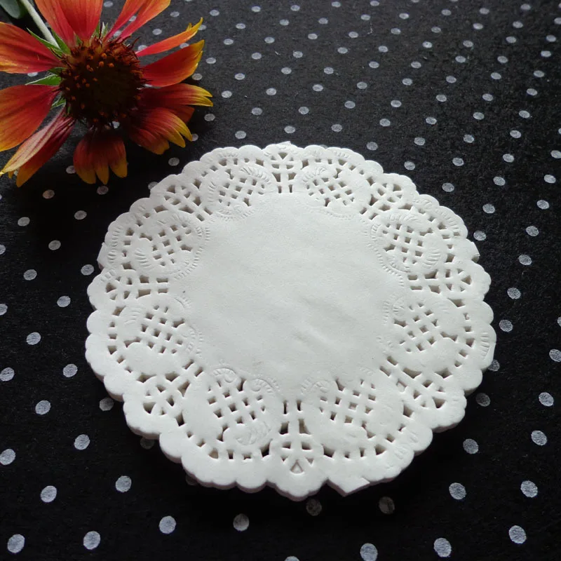 100pcs/lot White Round Paper Placemat Baking Paper Coaster Food Grade Lace Paper Party Decoration Pad Paper Cake Decoration images - 6