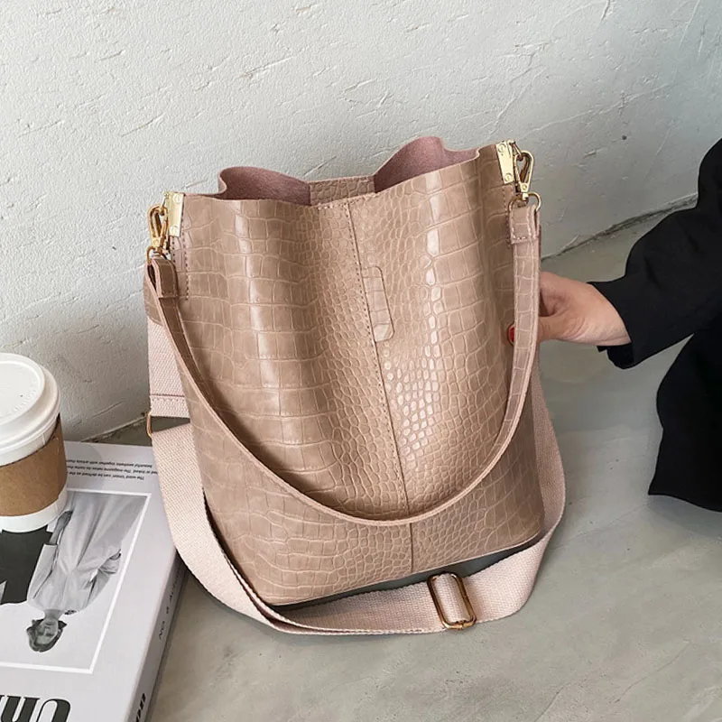 

Vintage Crocodile Pattern Crossbody Bags For Women 2021 PU Leather Trend Designer Shoulder Handbags Large Capacity Bucket Bag