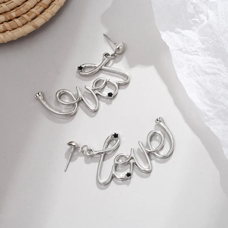 Большие висячие серьги с полыми сердечками новый дизайн для счастливых девушек