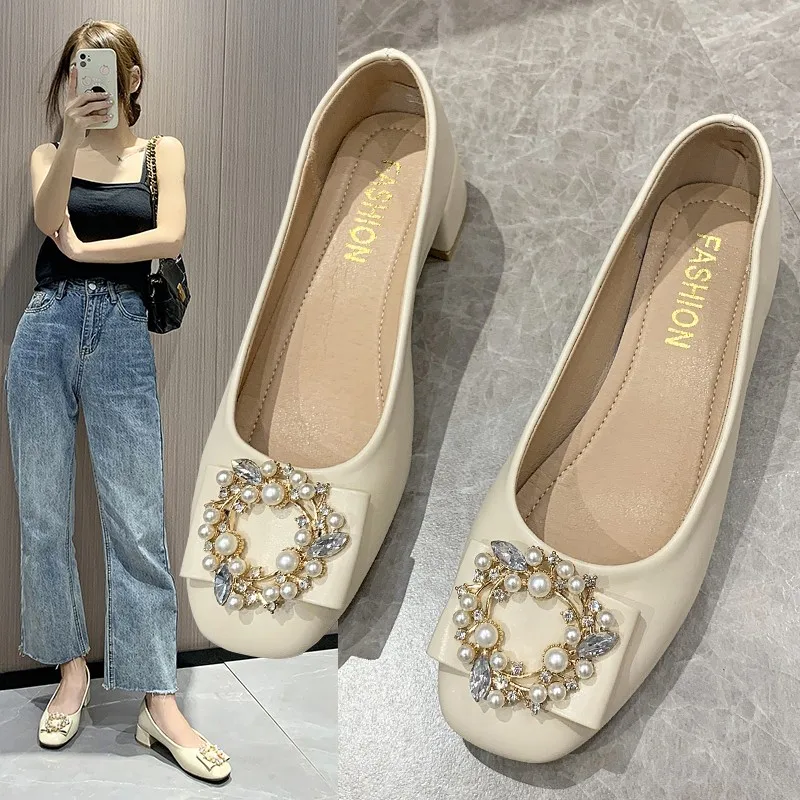 

Новинка, сезон весна-осень, неглубокие туфли на высоком каблуке, модные Универсальные изысканные туфли с жемчужными пуговицами, Лидер прода...