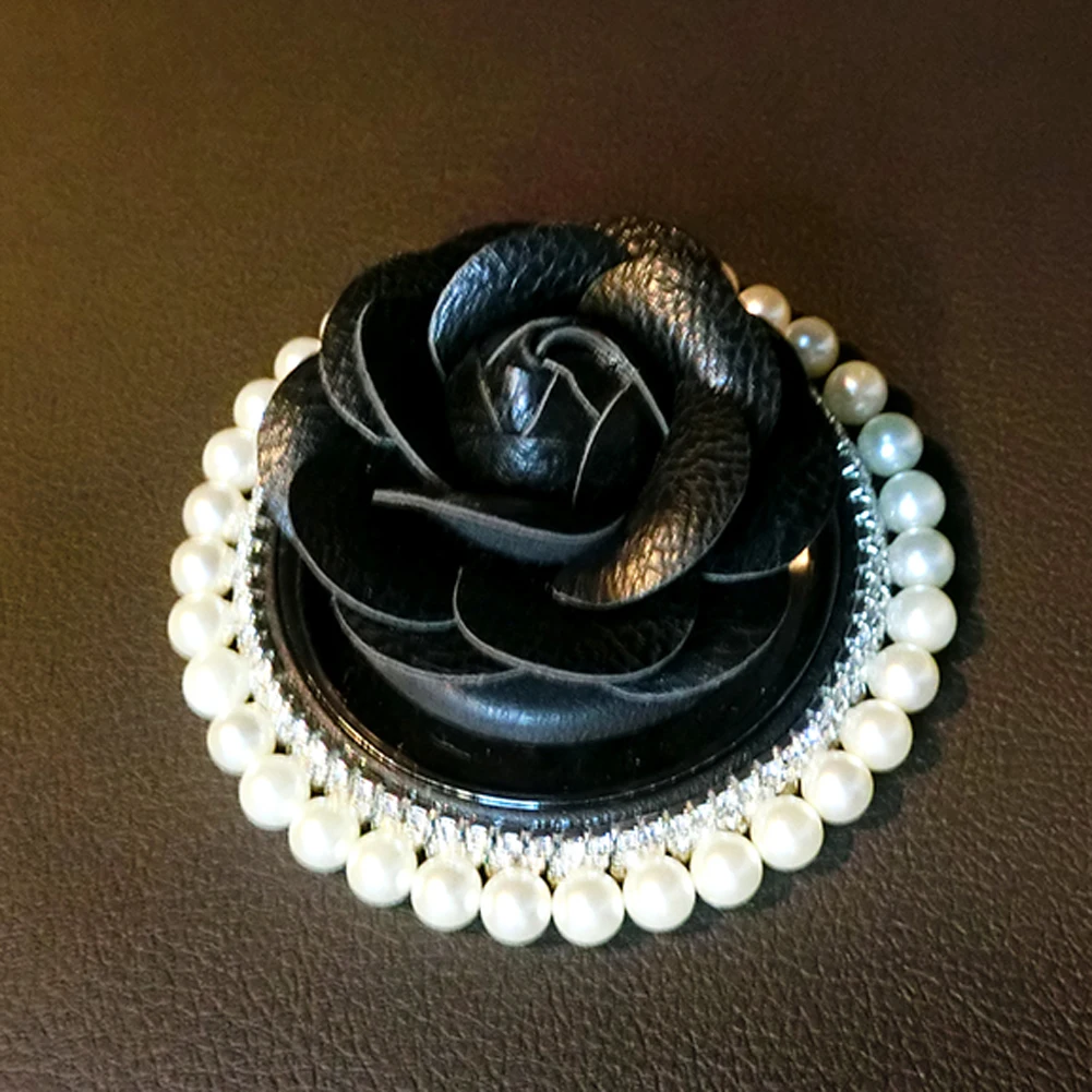 Красивое украшение для приборной панели автомобиля с жемчугом кожаное в форме
