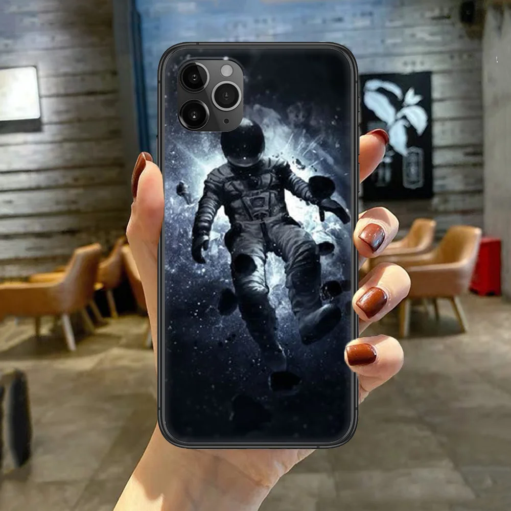 

Space Astronaut Phone Case Cover For Iphone 5 5S 6 6S PLUS 7 8 11 12 Mini X XR XS PRO SE 2020 MAX black Funda Tpu Hoesjes