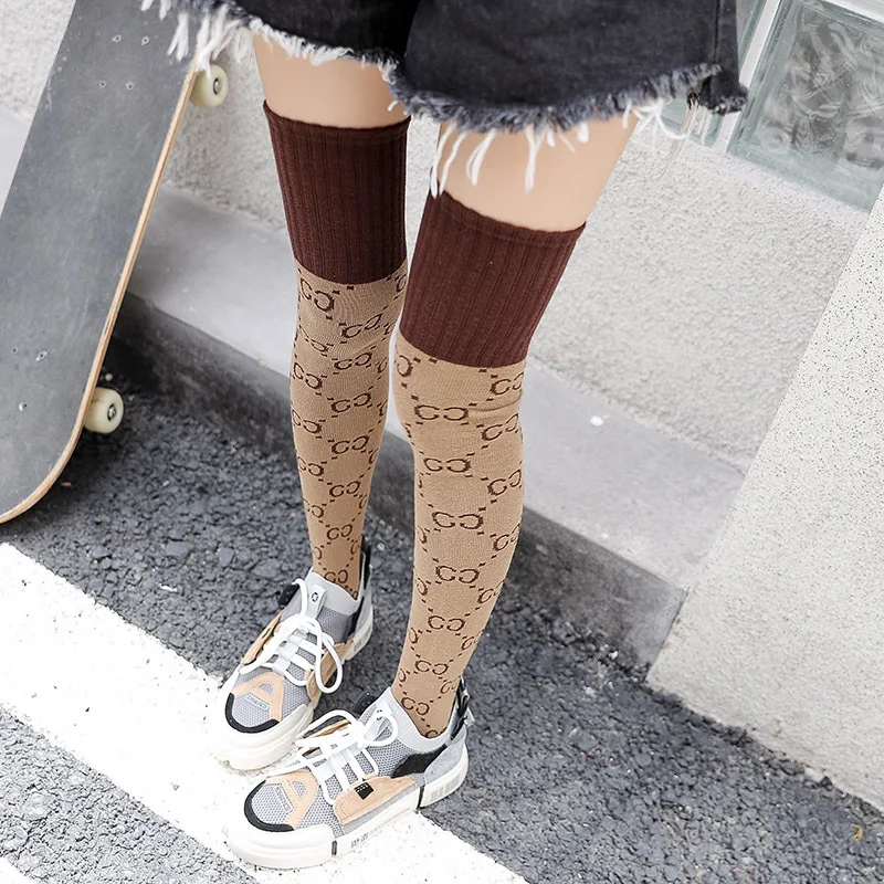 Коллекция 2018 года Новые Гольфы на осень и зиму разноцветные с буквенным принтом